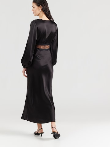 Gina Tricot Kleid in Schwarz