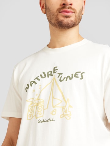 DEDICATED. Тениска 'Stockholm Nature Tunes' в бяло