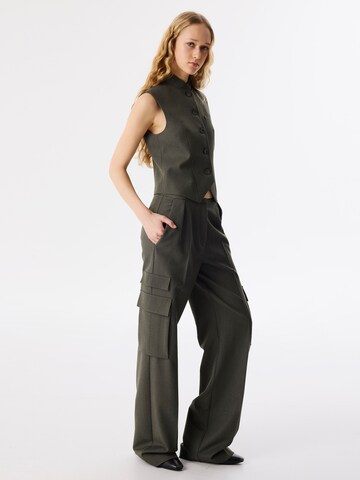 Twist Loose fit Pleat-Front Pants in Green