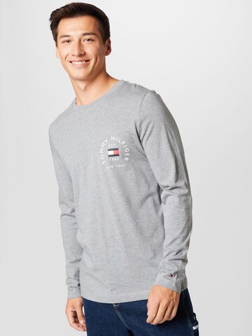 T-Shirt TOMMY HILFIGER en gris : devant