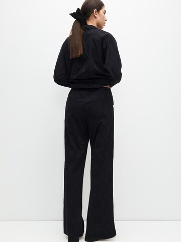 Pull&Bear Loose fit Trousers in Black