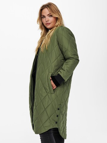 Veste mi-saison 'Carrot' ONLY Carmakoma en vert