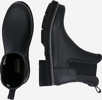 HUNTER Chelsea Boots in Black