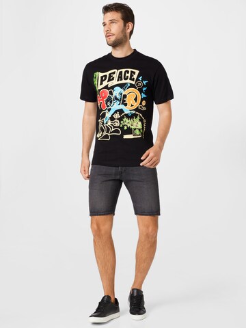 Tricou 'PEACE AND POWER' de la MARKET pe negru