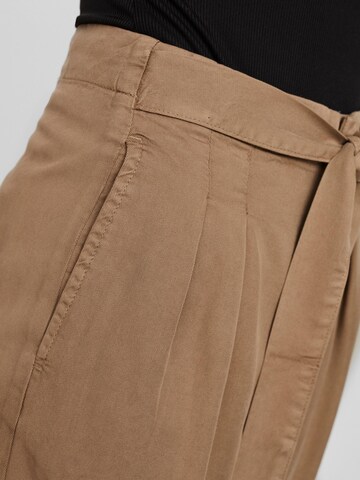 Regular Pantalon à pince 'Mia' VERO MODA en marron