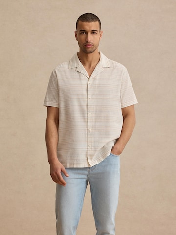 DAN FOX APPAREL - Ajuste regular Camisa 'Karim' en blanco: frente