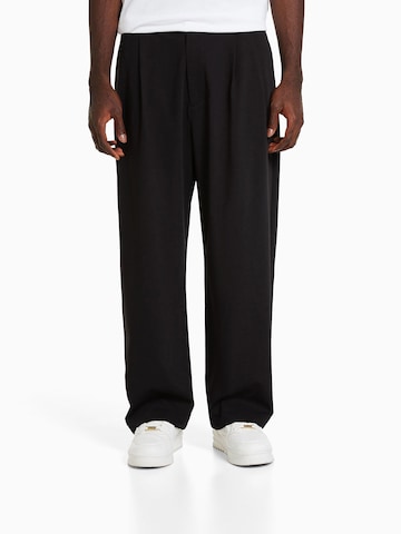 Bershka Loose fit Pleat-Front Pants in Black: front