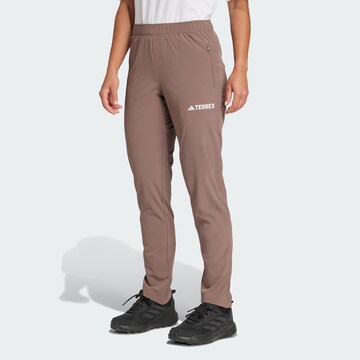 Slimfit Pantaloni outdoor 'Essentials' de la ADIDAS TERREX pe maro: față
