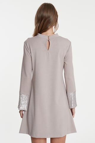 Robe 'Tafea' Ana Alcazar en gris