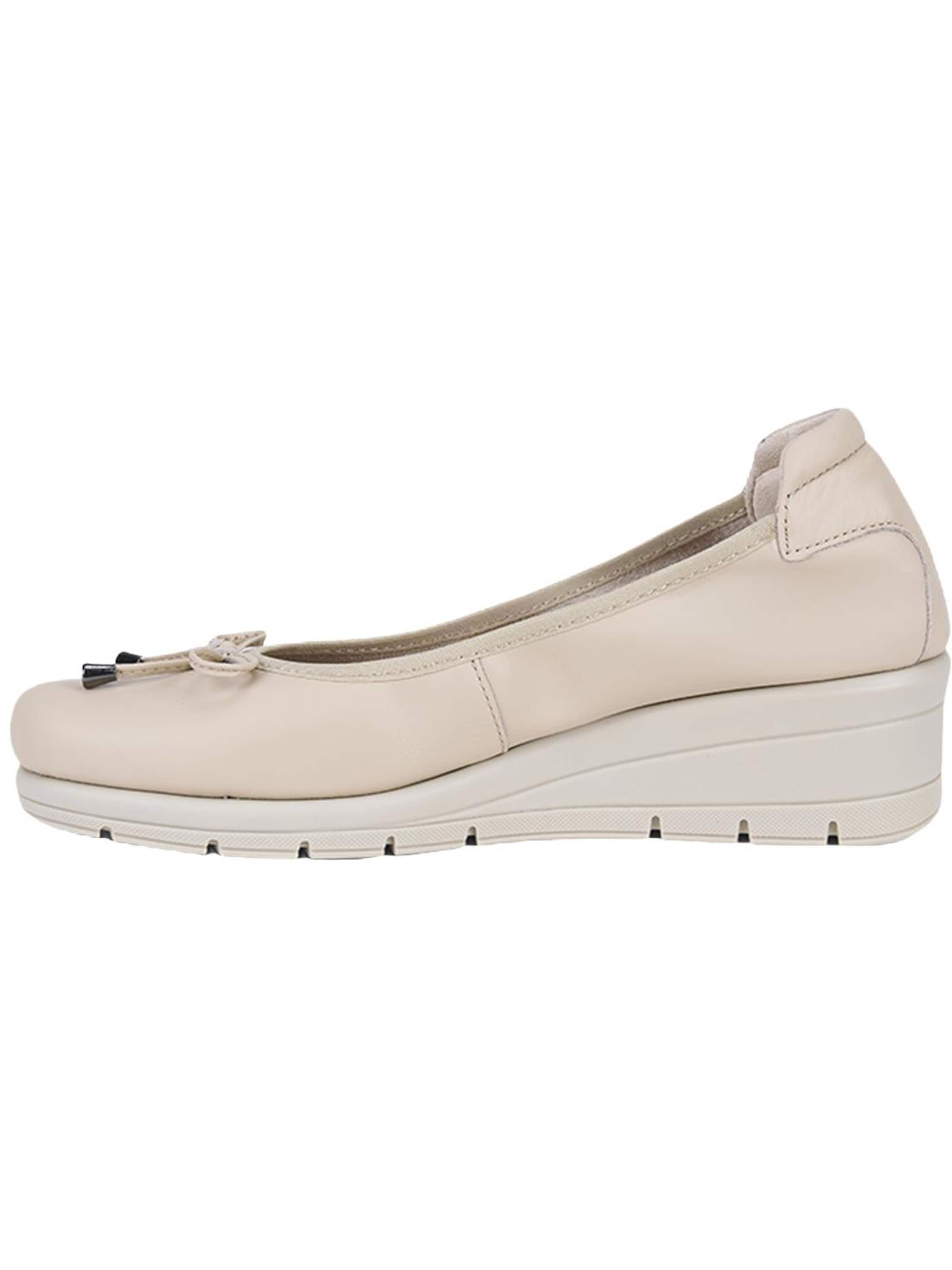 Desa Ballet Flats in Beige