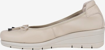 Desa - Bailarina 'DESA Damen DesaComfort Ballerinas aus Leder mit Keilabsatz und Schleifendetail' en beige: frente