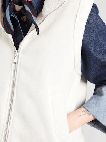 Vestă de la TOM TAILOR pe bej