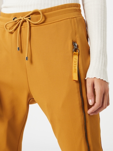 Tapered Pantaloni 'Future 2.0' di MAC in giallo