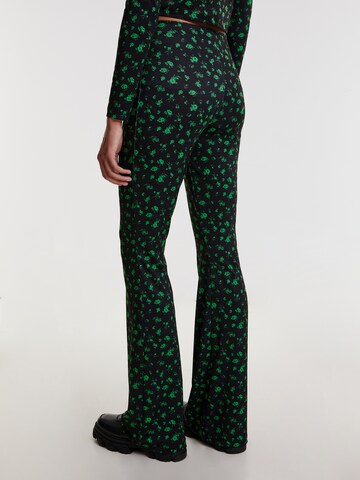 Evazați Pantaloni 'Zelinda' de la EDITED pe verde