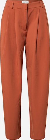 Pantaloni con pieghe di WEEKDAY in marrone: frontale