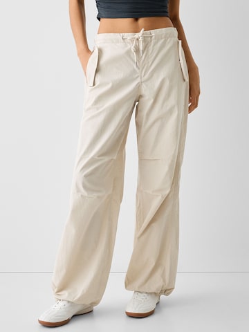 Loosefit Pantalon Bershka en blanc : devant