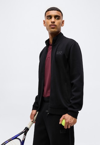 Costum de trening de la EA7 Emporio Armani pe negru