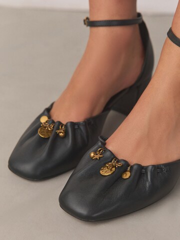 Pumps de la Next pe negru