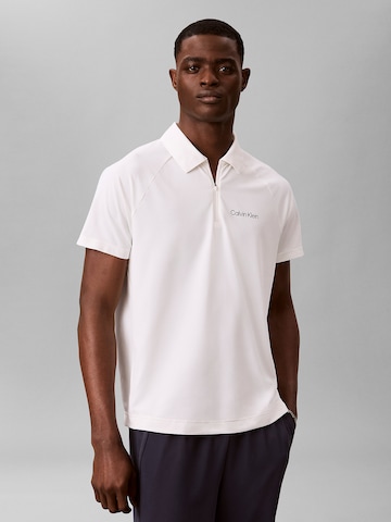 T-Shirt Calvin Klein en blanc : devant