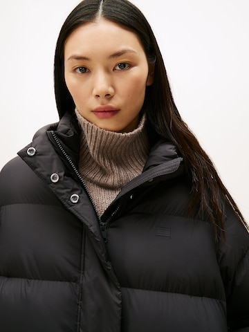 TOMMY HILFIGER Зимно яке в черно