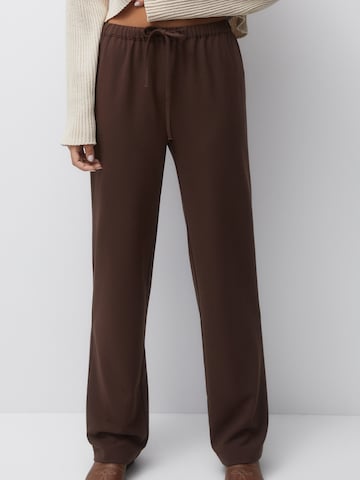 Pull&Bear Regular Trousers in Brown: front