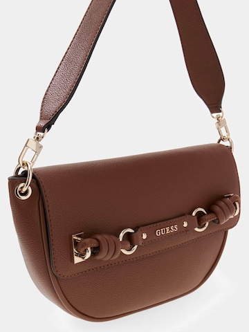 GUESS Schultertasche 'Camelia' in Braun