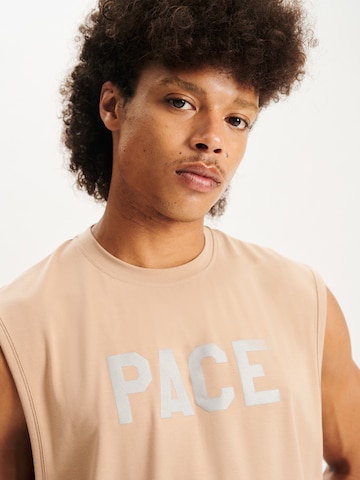 Pacemaker Performance Shirt in Beige