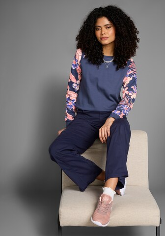 KangaROOS Sweatshirt in Blau