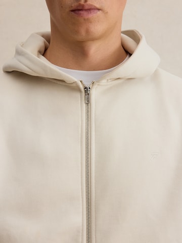 DAN FOX APPAREL Суичъри с качулка 'Fabian' в бяло