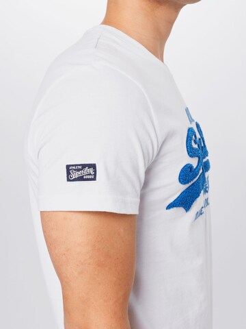 Effilé T-Shirt Superdry en blanc