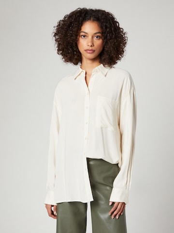 LENI KLUM x ABOUT YOU - Blusa 'Alexis' en blanco: frente