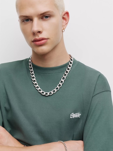 Pull&Bear Comfort Fit T-Shirt 'STWD' in Grün