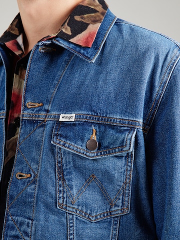 WRANGLER Демисезонная куртка в Синий