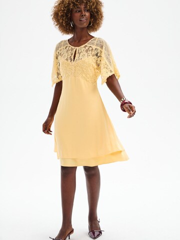 Blue Shadow Dress 'Danja-2' in Yellow