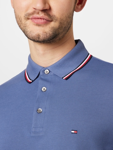 Maglietta '1985' di TOMMY HILFIGER in blu