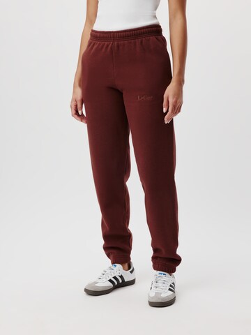 Tapered Pantaloni 'Ruby' de la LeGer by Lena Gercke pe maro: față