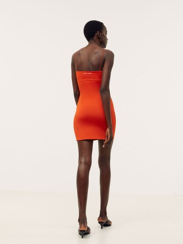 Kendall for ABOUT YOU - Vestido 'May' em laranja