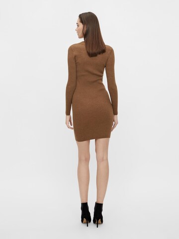 OBJECT Stickad klänning 'Fae' i brun