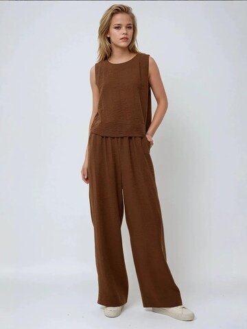 Hiccup Pantsuit in Brown: front