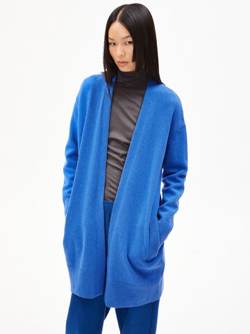 Cardigan 'Kassandraa' ARMEDANGELS en bleu : devant
