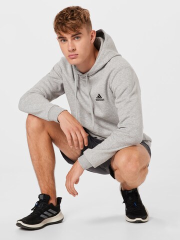 Sweat de sport 'Essentials Fleece' ADIDAS SPORTSWEAR en gris