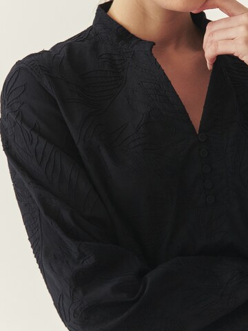 TATUUM Blúz - fekete