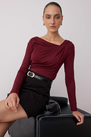 T-shirt Trendyol en rouge : devant