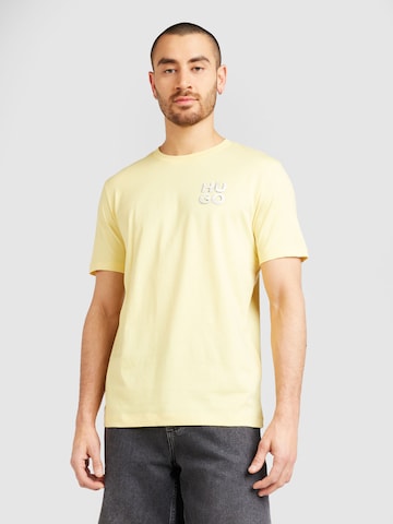 T-Shirt 'Detzington241' HUGO en jaune : devant