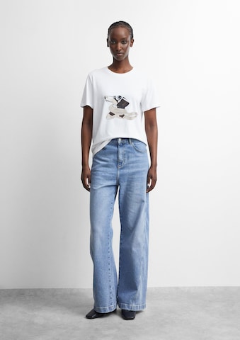 Tricou de la COMMA pe alb