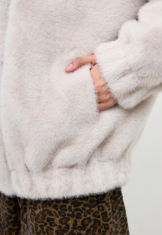 CESARE GASPARI Winter coat in White