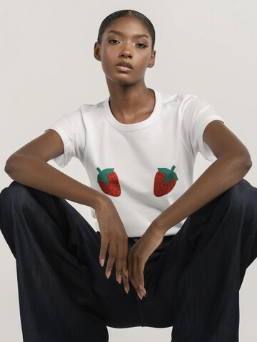 Pineapples Don't Have Sleeves - Camiseta 'I Love You Berry Much' en blanco