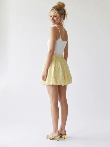 Tapered Pantaloni di MixRay in giallo