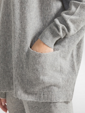 Pullover extra large di DEHA in grigio