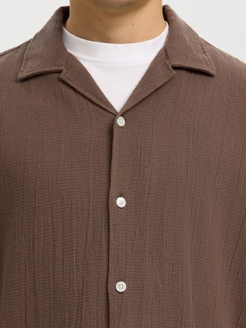 SELECTED Comfort fit Button Up Shirt 'SLHCal' in Brown